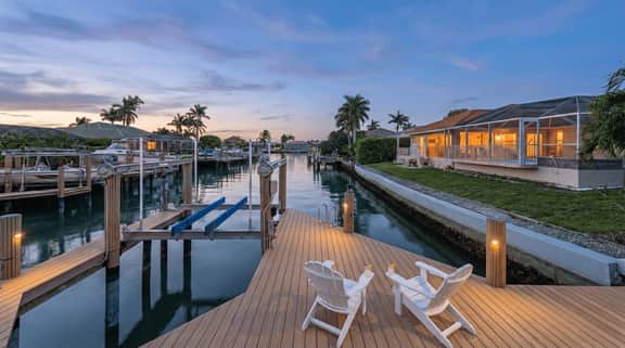 Costa Anya